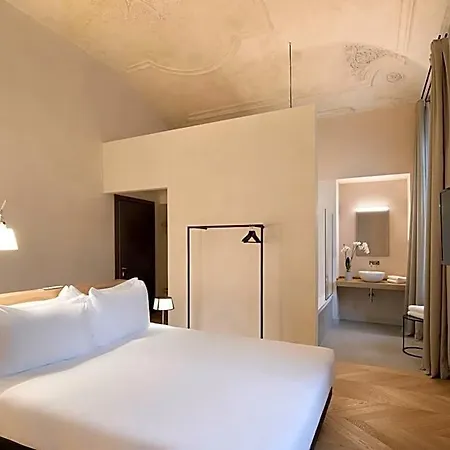 Opera35 Boutique Hotel